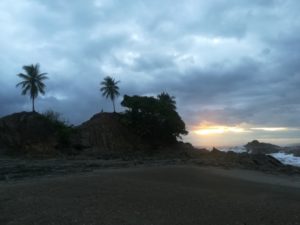 Auf den Berg geklettert für traumhaften Sonnenuntergang