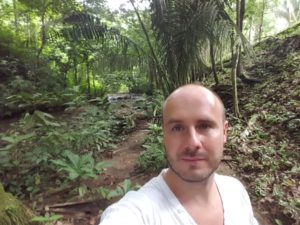 Wandern im Tropenwald