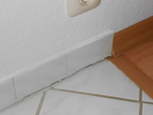 Bodenfuge in Küche gerissen - Bodenfuge in Küche gerissen -