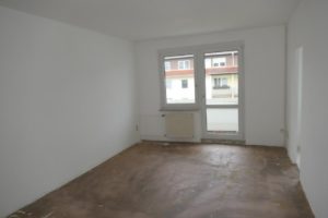 CHW02 Wohnzimmer braucht neues Laminat CHW02 Wohnzimmer braucht neues Laminat